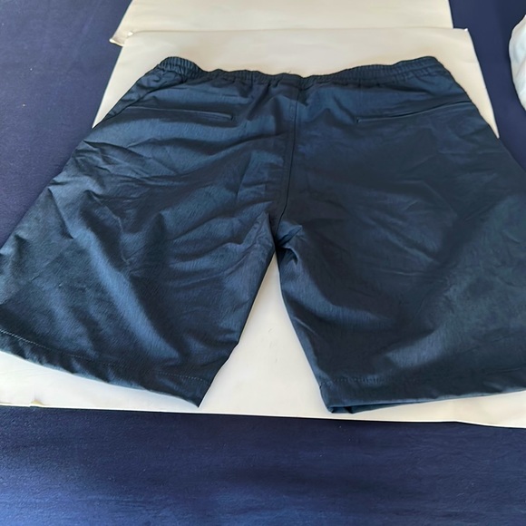 Kenneth Cole New York Men's slim fit stretch tech shorts - Picture 2 of 4